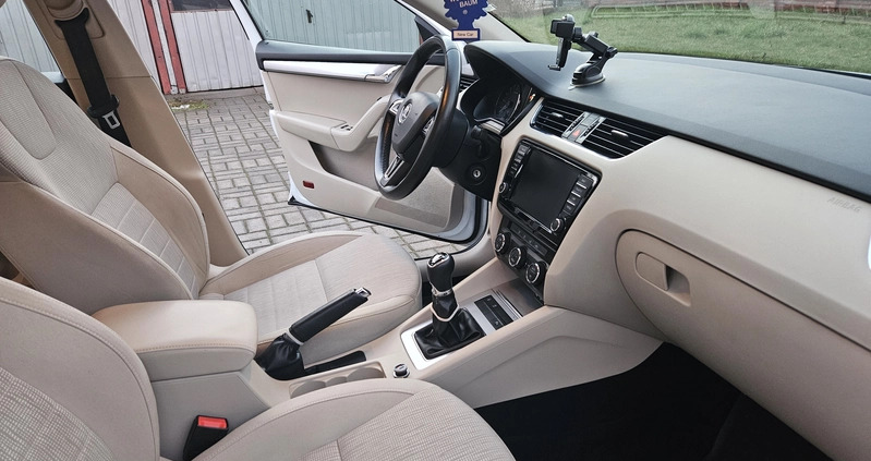 Skoda Octavia cena 42500 przebieg: 280000, rok produkcji 2016 z Warszawa małe 121
